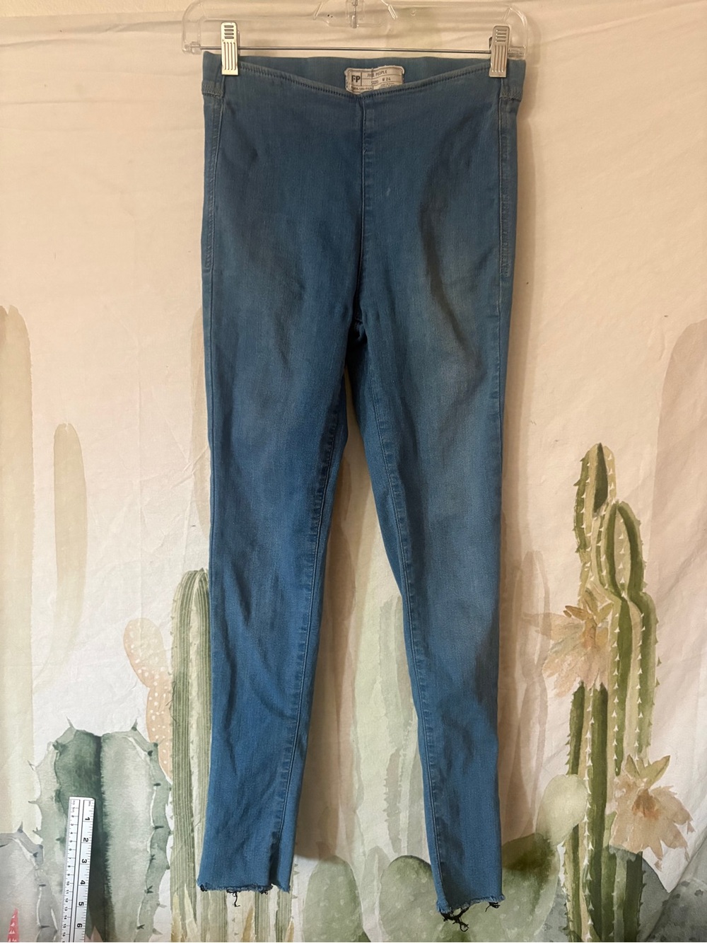 Free People Raw Hem Jeggings 🌵24
